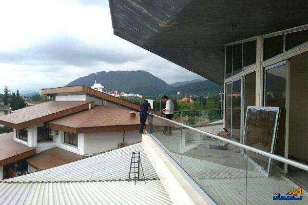 مزایای استفاده از نرده شیشه‌ای در ساختمان