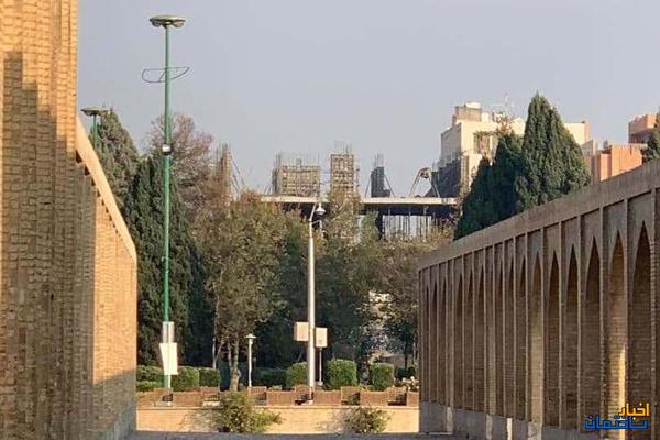 دهن‌کجی بناهای غیرقانونی به پل خواجو