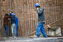 تعیین تکلیف حق بیمه کارگران ساختمانی